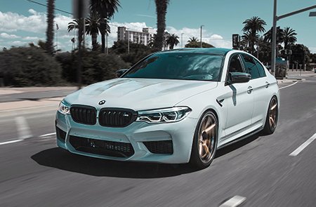 Smart electric vehicles begin to be popularized. 03